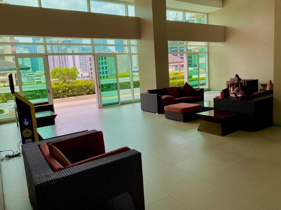 Makati Penthouse With Stunning City Skyline View مانيلا المظهر الخارجي الصورة