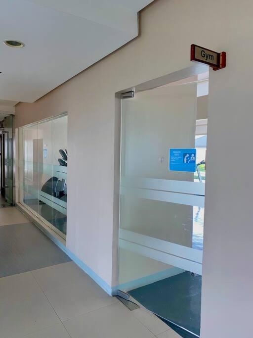 Makati Penthouse With Stunning City Skyline View مانيلا المظهر الخارجي الصورة