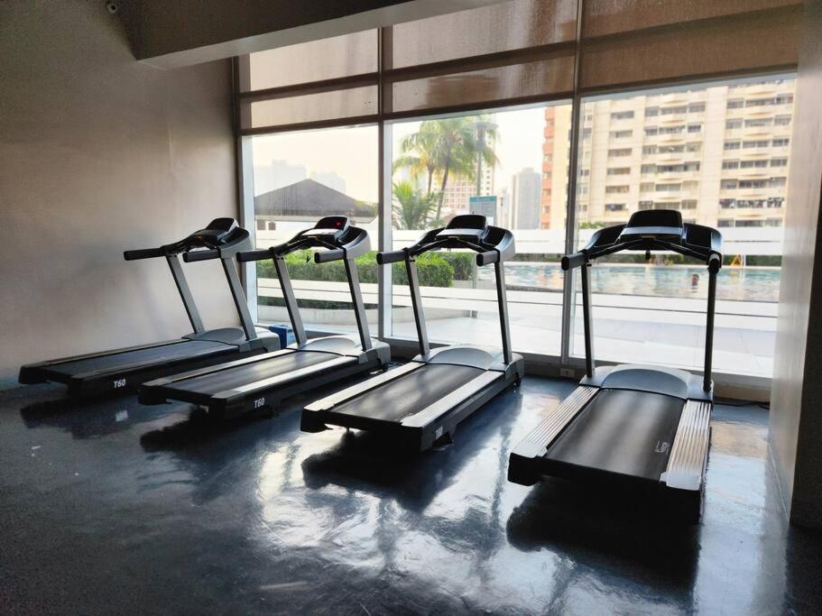 Makati Penthouse With Stunning City Skyline View مانيلا المظهر الخارجي الصورة