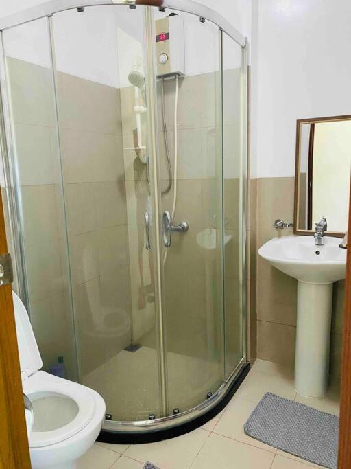 Makati Penthouse With Stunning City Skyline View مانيلا المظهر الخارجي الصورة