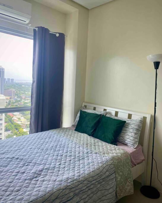 Makati Penthouse With Stunning City Skyline View مانيلا المظهر الخارجي الصورة