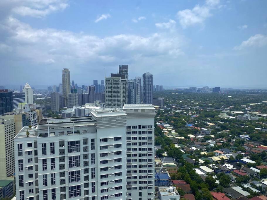 Makati Penthouse With Stunning City Skyline View مانيلا المظهر الخارجي الصورة