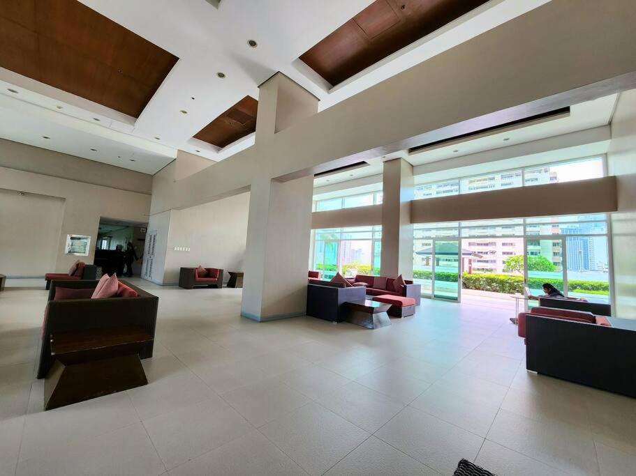 Makati Penthouse With Stunning City Skyline View مانيلا المظهر الخارجي الصورة